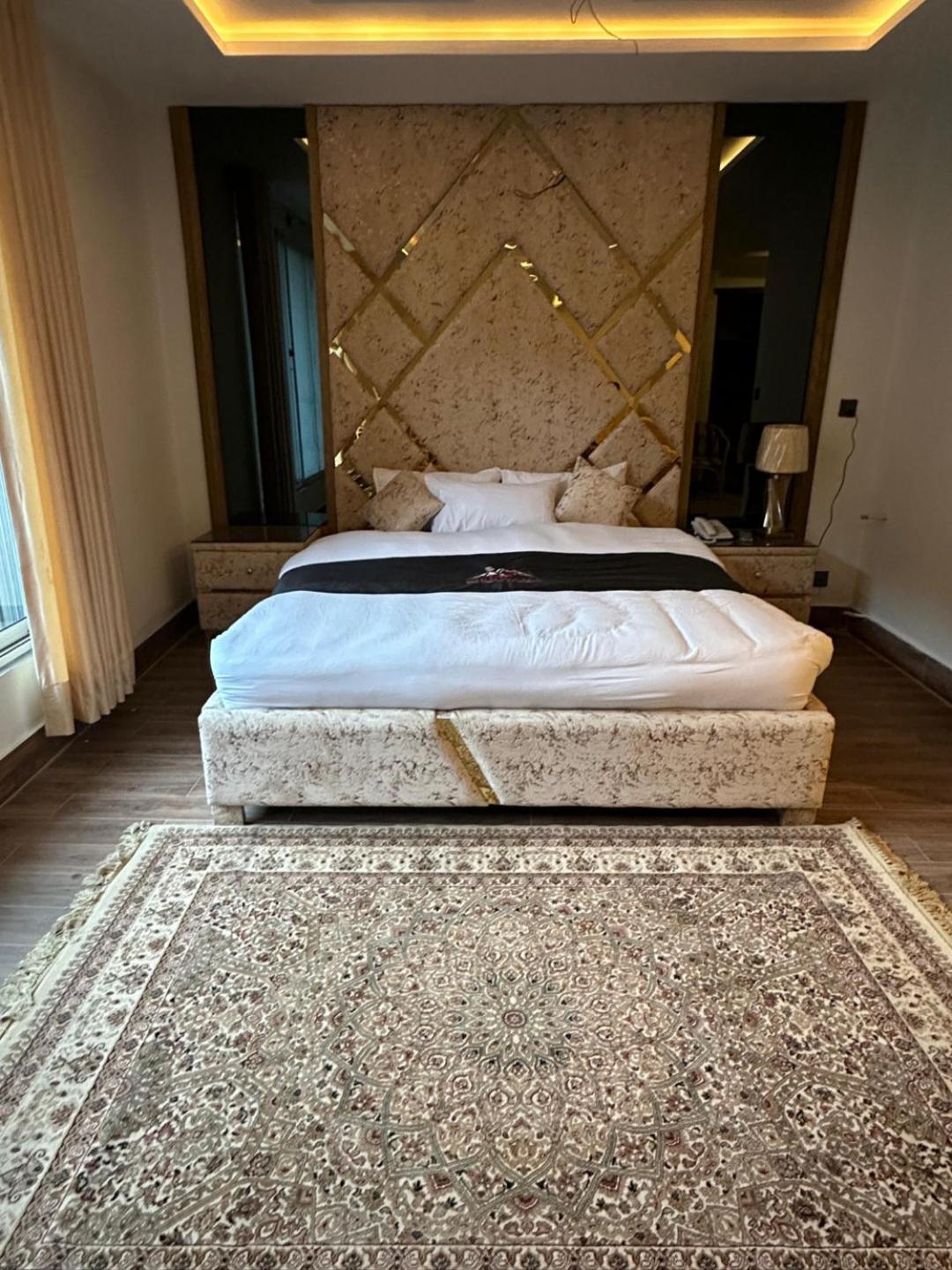Karandukai Gold Palace Hotel & Food Lounge מראה חיצוני תמונה